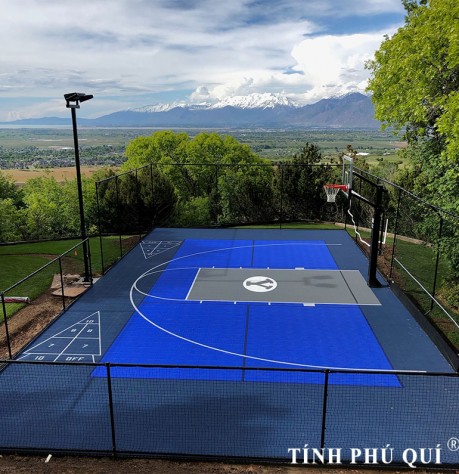 Sơn sàn thể thao - pickleball với 2 lớp sơn cao su PU chống nứt PAVEFLOR trên nền xi măng